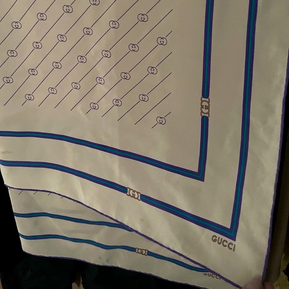 Vtg authentic Gucci silk monogram large scarf - stunning! - Picture 3 of 4